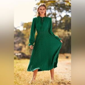 Elegant Green Long Sleeve Midi Dress with Pleated Skirt